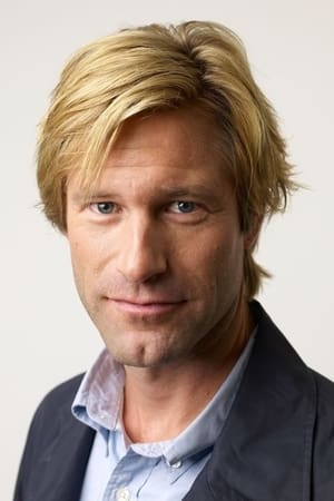 Aaron Eckhart Image